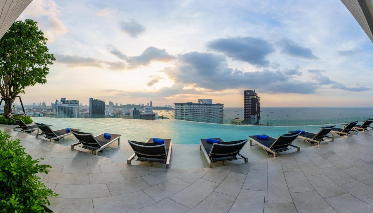 Somerset Pattaya Exterior foto The rooftop pool at the U Sathorn